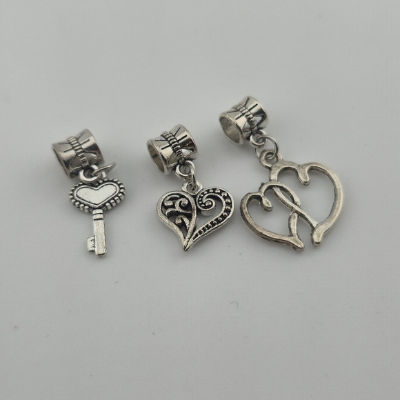 Silver Tone Heart Charms Set of 3 Key to Heart Dangle Beads for Bracelet - Picture 2 of 2